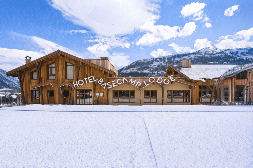 base camp lodge bourg saint maurice les arc